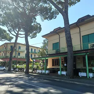 Szálloda Flowers, Montecatini Terme